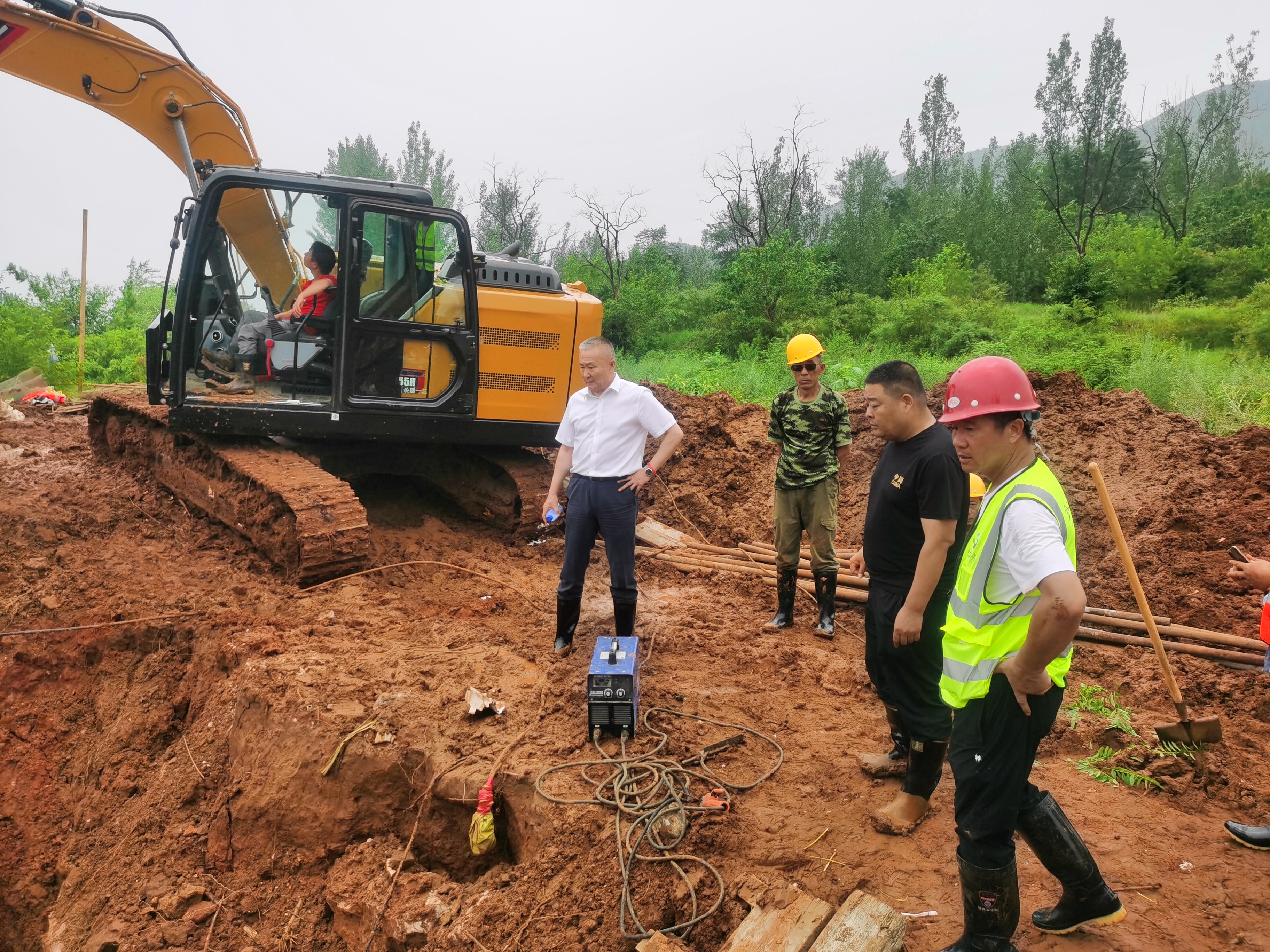 伟德国际victor·1946源自领导班子成员 深入防汛一线检查慰问