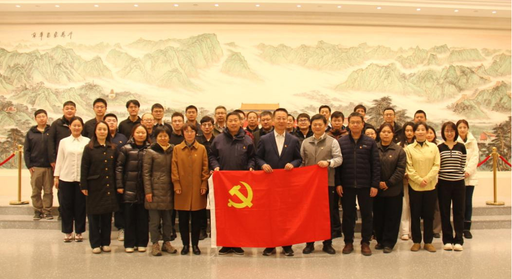 伟德国际victor·1946源自赴京华实践主题教室开展专题教育学习活动