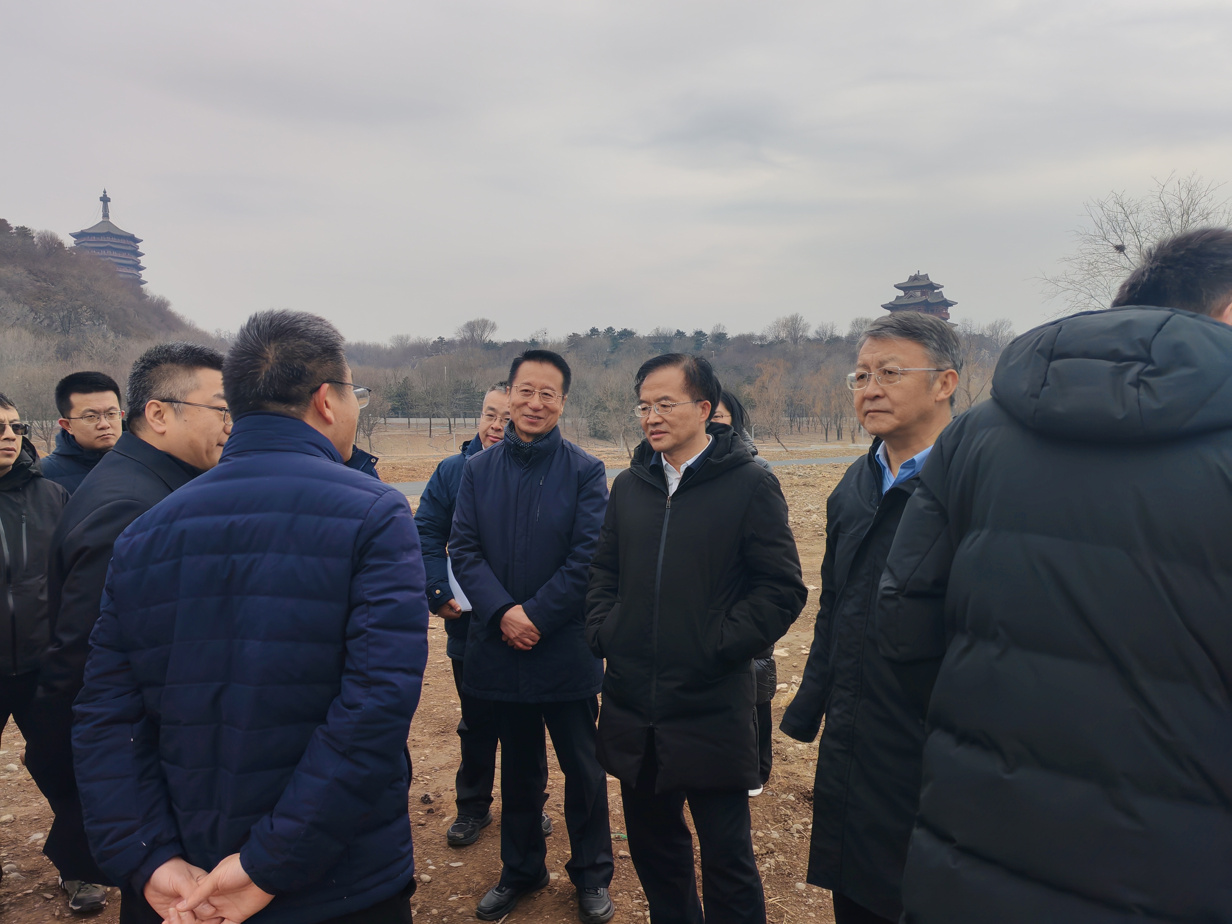 伟德国际victor·1946源自领导陪同文献副市长调研 永定河“两园一河”重点工作